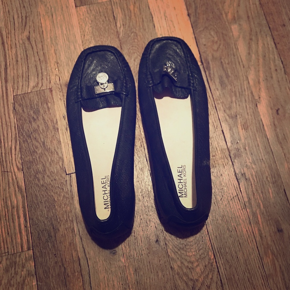 Brand new Michal Kors flats. Never used.
